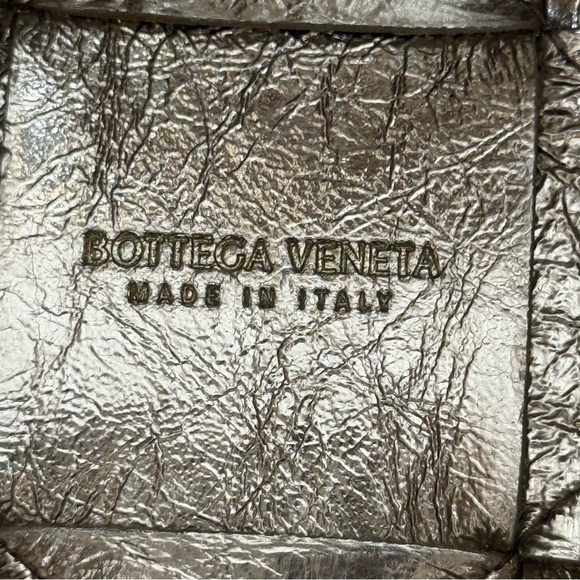 Bottega Veneta Cassette Interciato Gold Leather Woven Bucket Bag - Picture 6 of 9